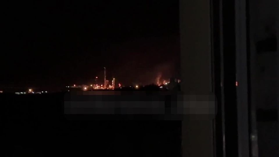 Украинские беспилотники атаковали НПЗ в Саратове