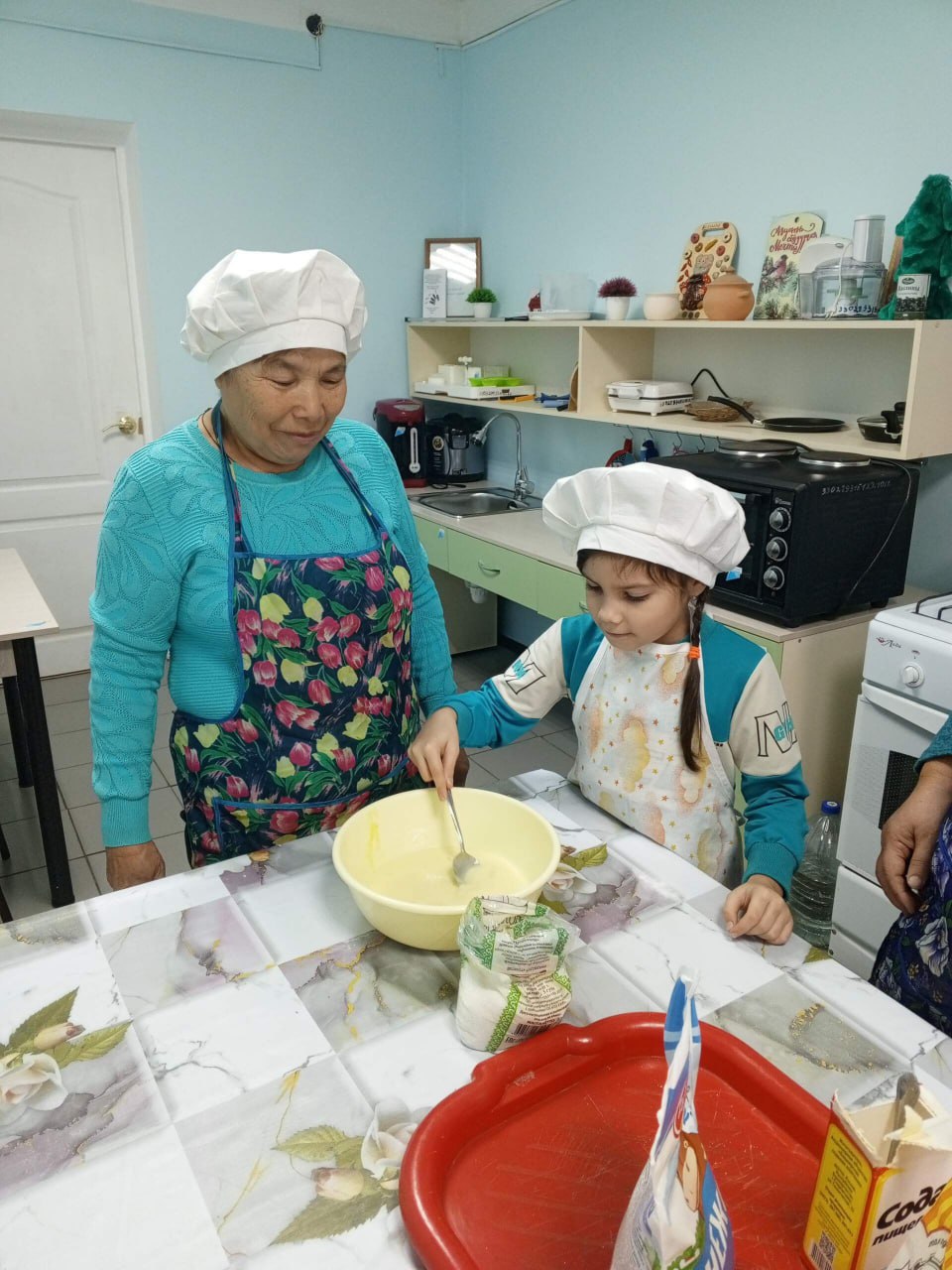 «С бабушкой мы испечем оладушки»: в центре соцобслуживания Перелюбского района прошел мастер-класс «С бабушкой мы испечем оладушки»: в центре соцобслуживания Перелюбского района прошел мастер-класс