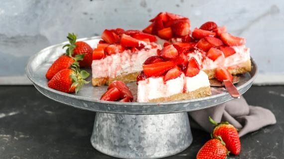 Летние угощения круглый год: лучшие рецепты с клубникой
