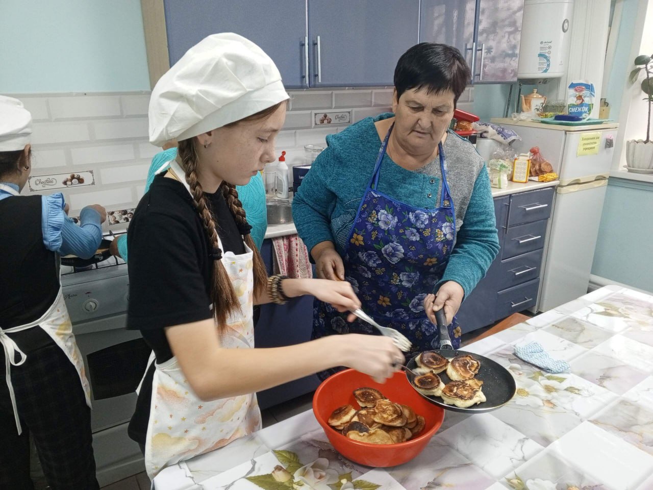 «С бабушкой мы испечем оладушки»: в центре соцобслуживания Перелюбского района прошел мастер-класс «С бабушкой мы испечем оладушки»: в центре соцобслуживания Перелюбского района прошел мастер-класс