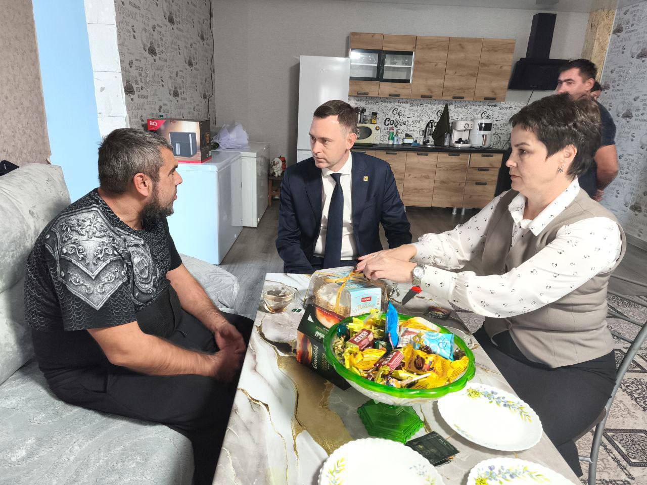 Познакомился с нашим бойцом и его семьей Познакомился с нашим бойцом и его семьей