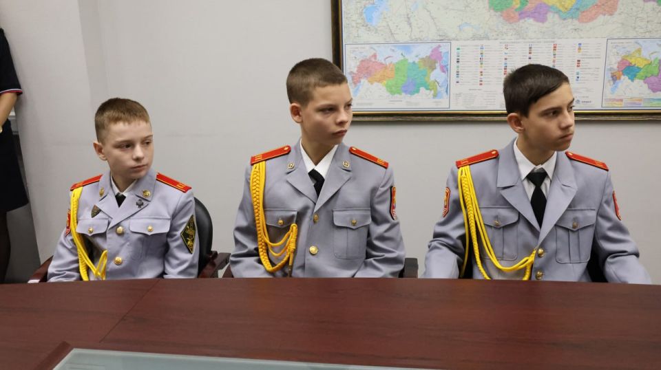 В Саратове в преддверии Дня народного единства состоялось торжественное вручение первых паспортов гражданина Российской Федерации В Саратове в преддверии Дня народного единства состоялось торжественное вручение первых паспортов гражданина Российской Федерации