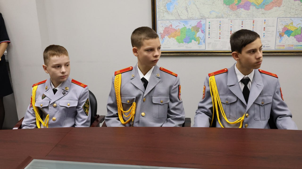 В Саратове в преддверии Дня народного единства состоялось торжественное вручение первых паспортов гражданина Российской Федерации В Саратове в преддверии Дня народного единства состоялось торжественное вручение первых паспортов гражданина Российской Федерации