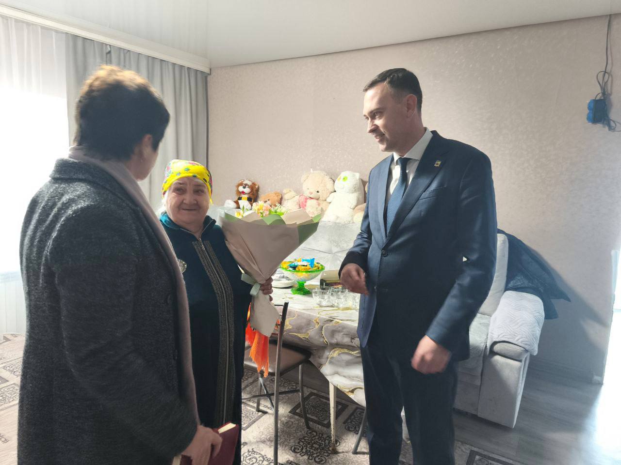 Познакомился с нашим бойцом и его семьей Познакомился с нашим бойцом и его семьей