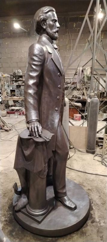 Завершается отливка памятника Алексею Петровичу Боголюбову, который будет установлен в Саратове в ноябре Завершается отливка памятника Алексею Петровичу Боголюбову, который будет установлен в Саратове в ноябре