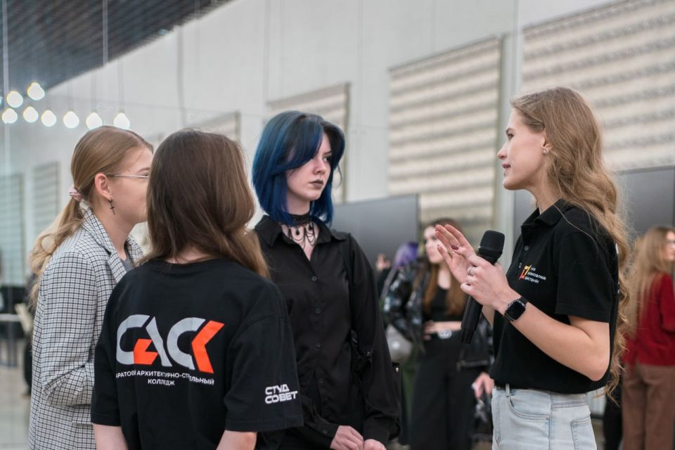 Саратовские студенты объединились в танцевальном марафоне народов России Саратовские студенты объединились в танцевальном марафоне народов России