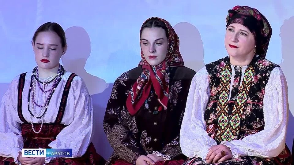 «Русский лубок» – так называется новая программа фольклорного ансамбля «Балаган» областной филармонии имени Альфреда Шнитке