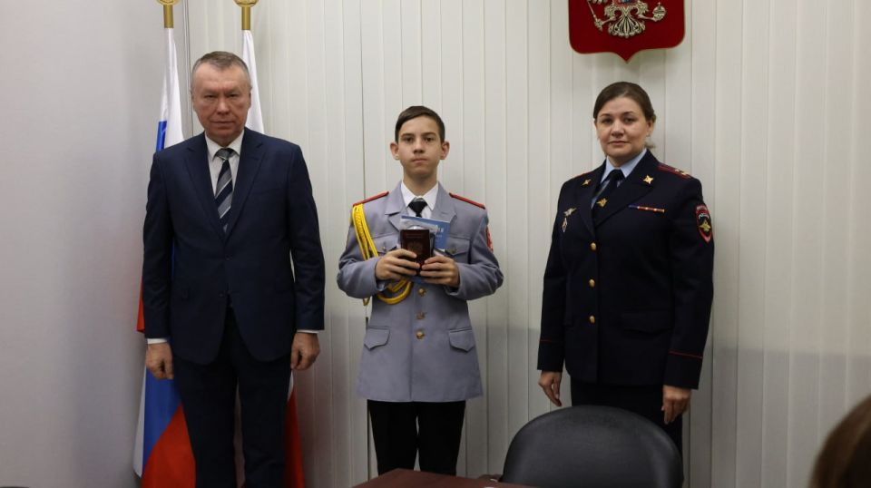 В Саратове в преддверии Дня народного единства состоялось торжественное вручение первых паспортов гражданина Российской Федерации В Саратове в преддверии Дня народного единства состоялось торжественное вручение первых паспортов гражданина Российской Федерации