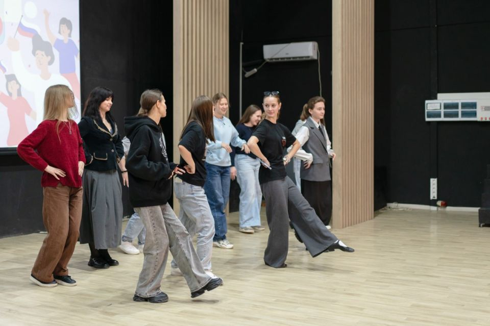 Саратовские студенты объединились в танцевальном марафоне народов России Саратовские студенты объединились в танцевальном марафоне народов России