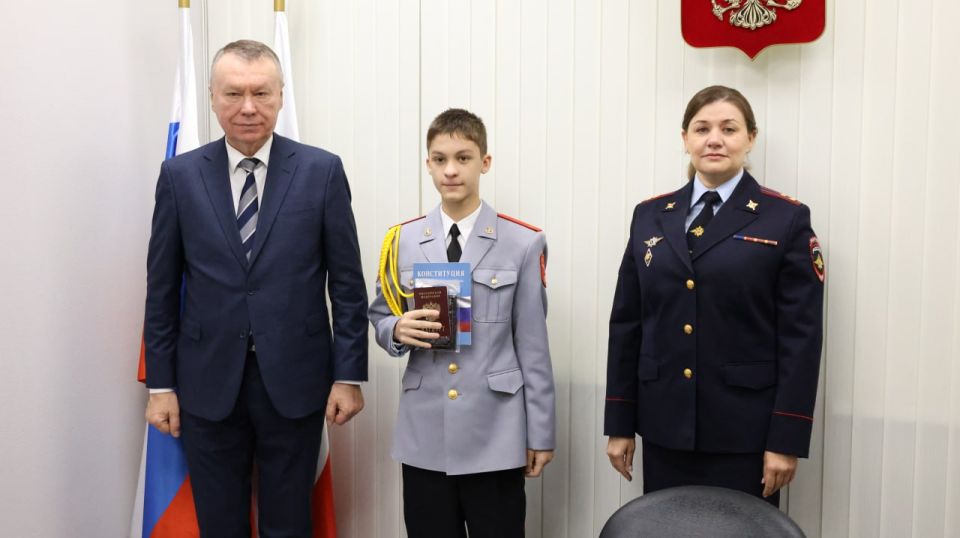 В Саратове в преддверии Дня народного единства состоялось торжественное вручение первых паспортов гражданина Российской Федерации В Саратове в преддверии Дня народного единства состоялось торжественное вручение первых паспортов гражданина Российской Федерации