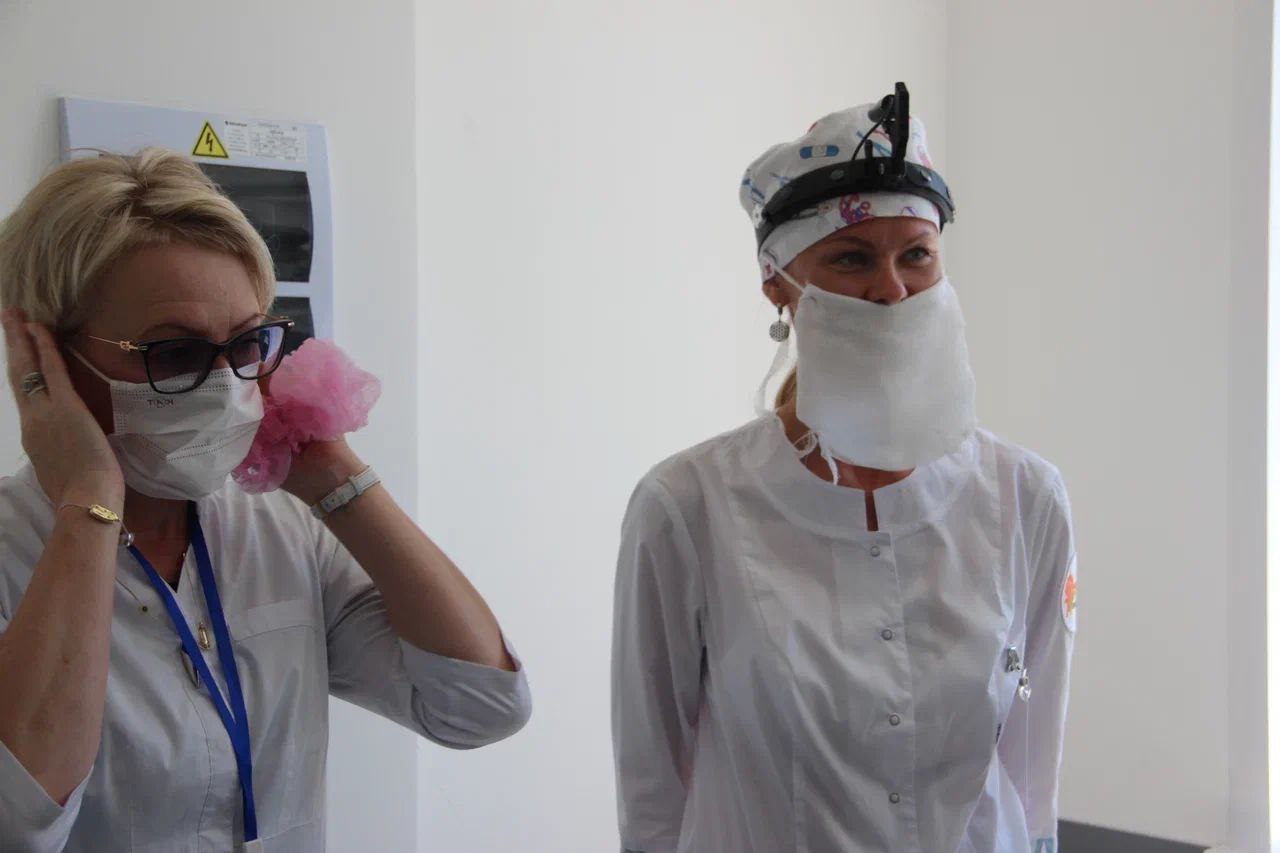 В Саратовской области планируют повысить зарплаты медработникам в государственных больницах, сообщает директор территориального Фонда ОМС Сергей Заречнев