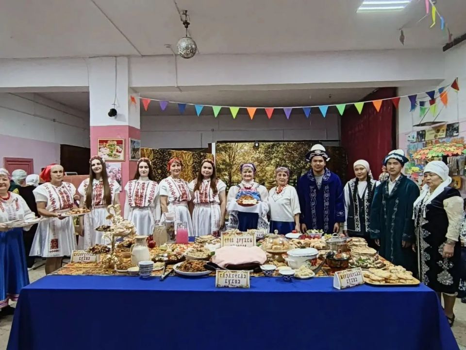 Учреждения культуры Энгельсского муниципального района ко Дню народного единства подготовили обширную программу мероприятий Учреждения культуры Энгельсского муниципального района ко Дню народного единства подготовили обширную программу мероприятий