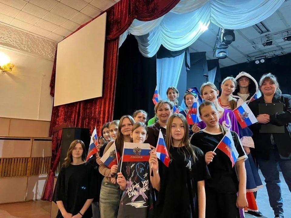 Учреждения культуры Энгельсского муниципального района ко Дню народного единства подготовили обширную программу мероприятий Учреждения культуры Энгельсского муниципального района ко Дню народного единства подготовили обширную программу мероприятий