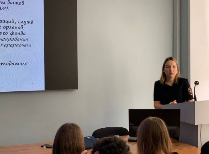 В Саратове полицейские напомнили студентам колледжа о правилах кибербезопасности