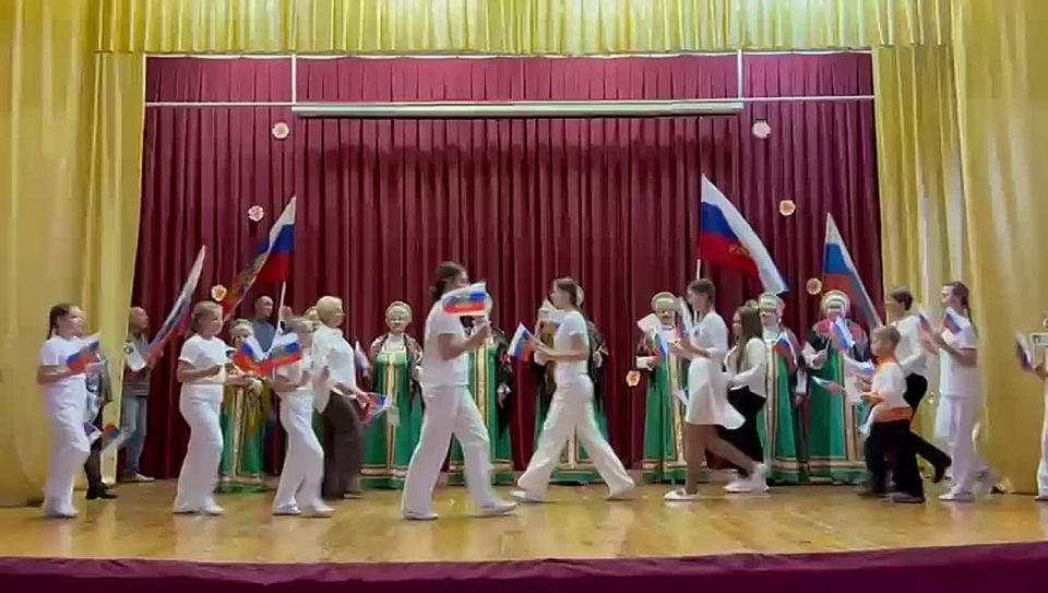 Сплоченность и патриотизм: флешмоб в честь Дня народного единства