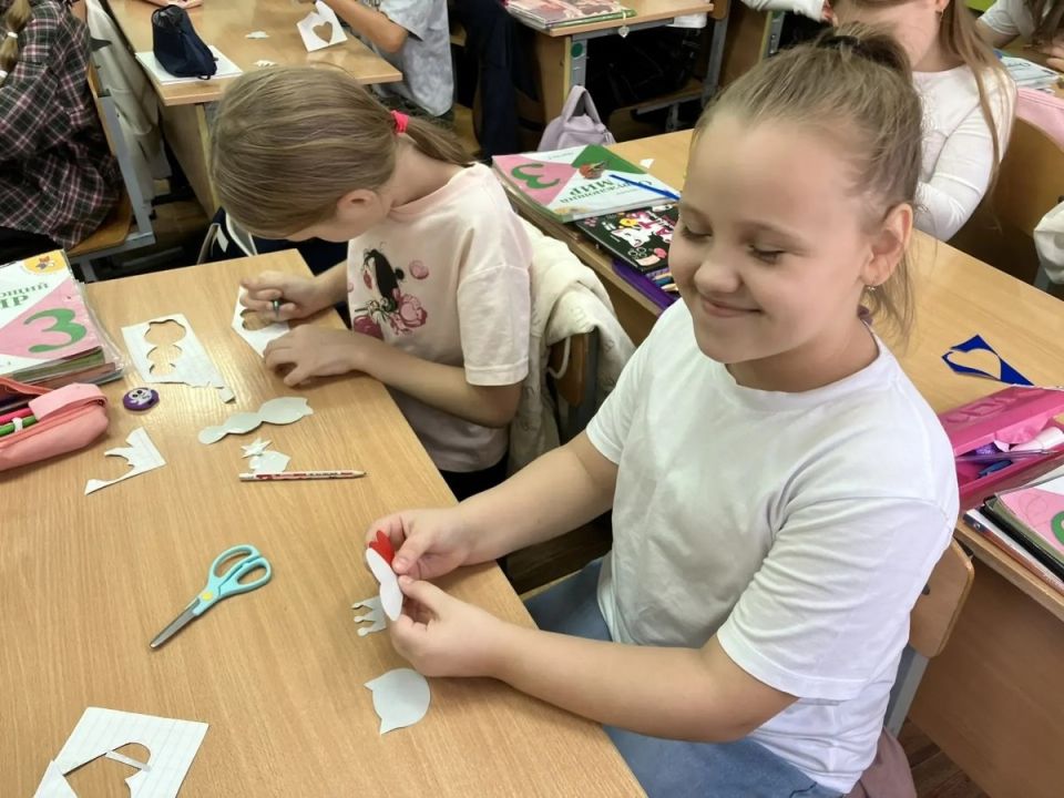 В Балашове сотрудники Госавтоинспекции провели с лицеистами мастер-класс по изготовлению световозвращающихфликеров В Балашове сотрудники Госавтоинспекции провели с лицеистами мастер-класс по изготовлению световозвращающихфликеров