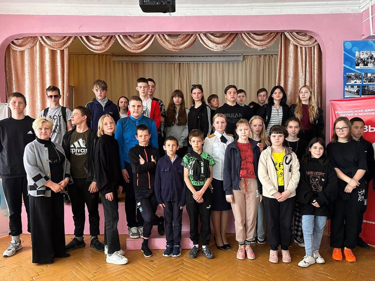 Следователь следственного отдела по городу Балашову провела встречу с учащимися школы-интерната в городе Калининске Следователь следственного отдела по городу Балашову провела встречу с учащимися школы-интерната в городе Калининске