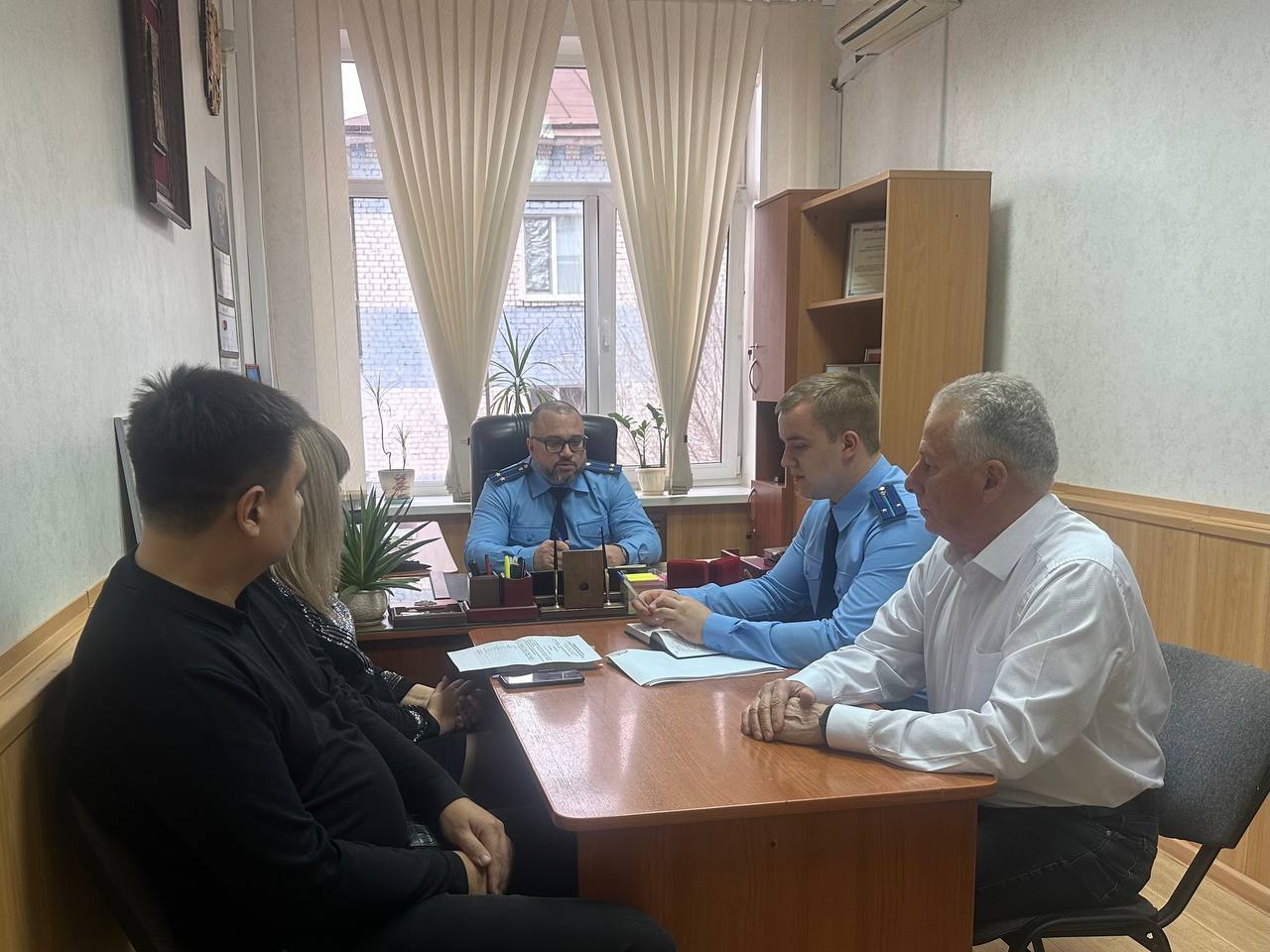 В прокуратуре Октябрьского района Саратова с участием представителей администрации, руководителей управляющих организаций и коммунальных служб проведено совещание о соблюдении требований законодательства в жилищной сфере