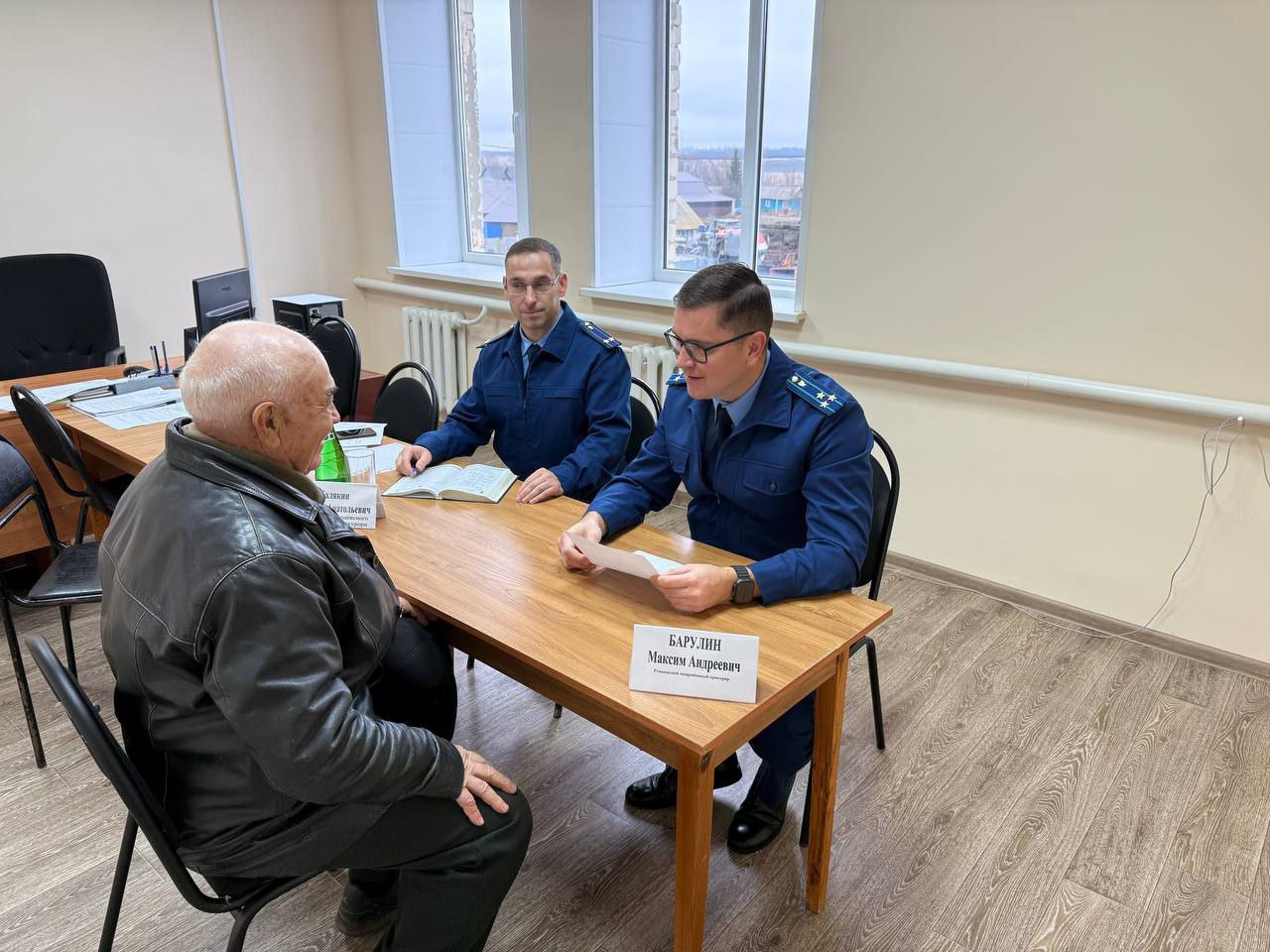 Ртищевский межрайонный прокурор Максим Барулин провел выездной личный прием жителей Шило-Голицынского муниципального образования