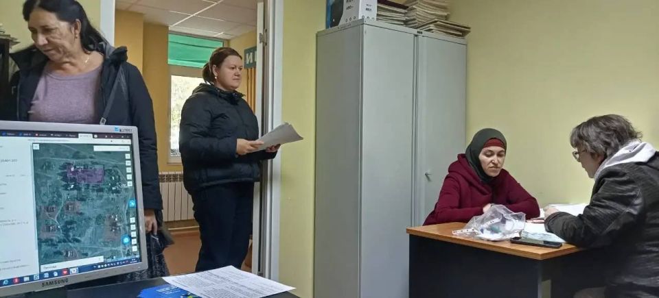 В населенных пунктах Энгельсского района для удобства жителей продолжаются встречи с кадастровыми инженерами и представителями учреждений финансовой сферы