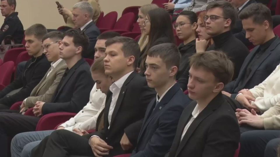 В рамках шестьдесят пятого заседания Саратовской областной Думы депутаты рассмотрели 8 вопросов и провели правительственный час