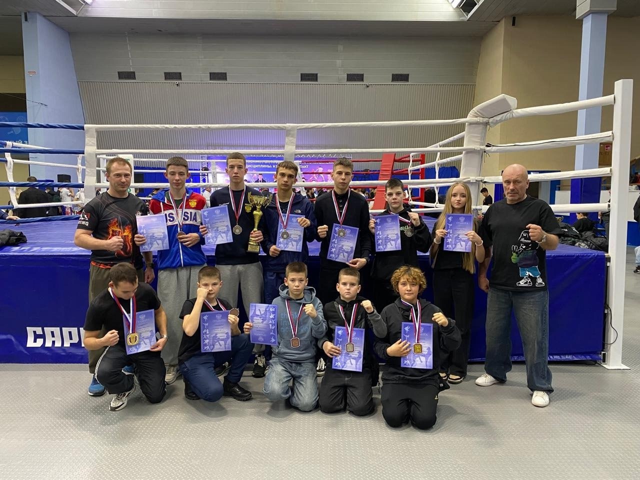 Балаковские спортсмены успешно выступили на Чемпионате и Первенстве области по кикбоксингу, завоевав полный комплект медалей