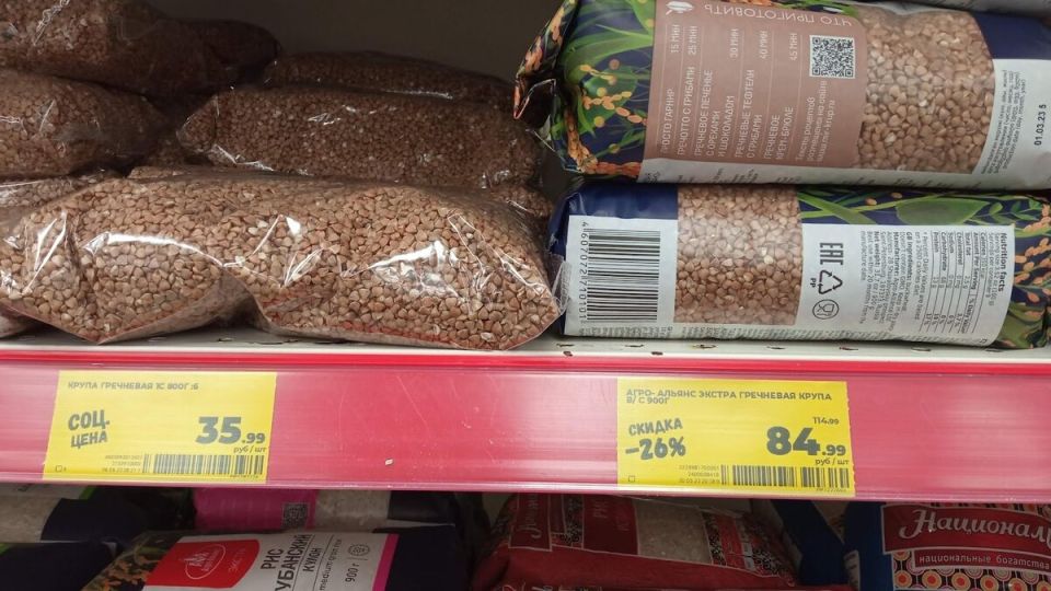 Один продукт, две цены: стоит ли переплачивать за гречку?