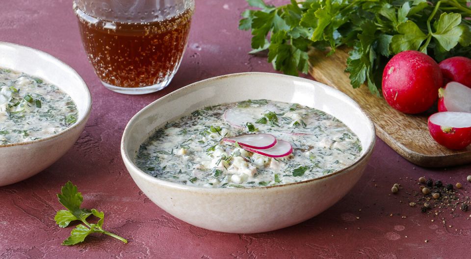 Летний вкус в каждой ложке: окрошка на квасе с майонезом, которая освежит в жару