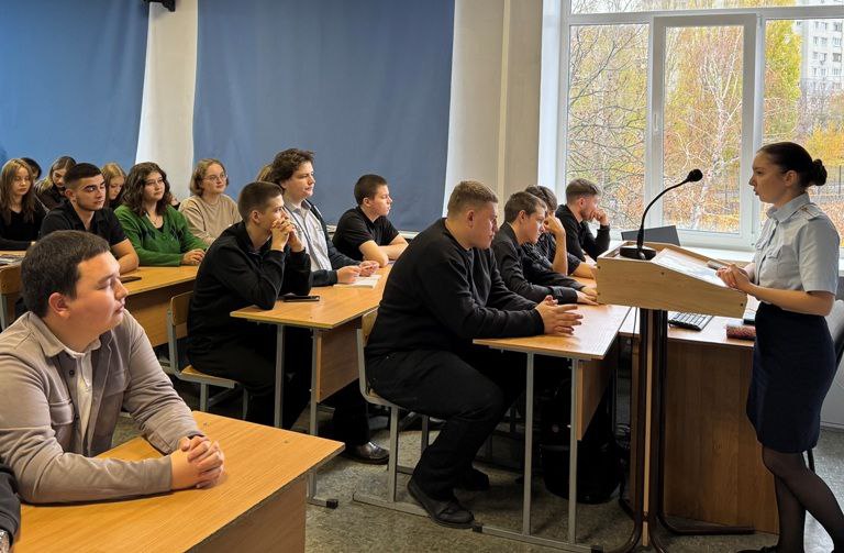 Саратовские полицейские продолжают проводить профилактические встречи с молодежью в рамках #ШколыИнформационнойБезопасности Саратовские полицейские продолжают проводить профилактические встречи с молодежью в рамках #ШколыИнформационнойБезопасности