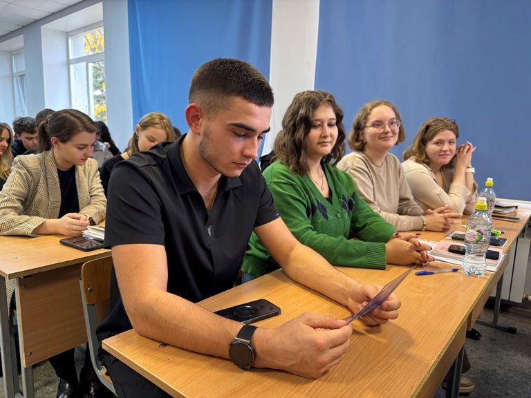 Саратовские полицейские продолжают проводить профилактические встречи с молодежью в рамках #ШколыИнформационнойБезопасности Саратовские полицейские продолжают проводить профилактические встречи с молодежью в рамках #ШколыИнформационнойБезопасности