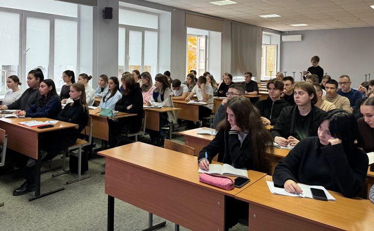 Саратовские полицейские продолжают проводить профилактические встречи с молодежью в рамках #ШколыИнформационнойБезопасности Саратовские полицейские продолжают проводить профилактические встречи с молодежью в рамках #ШколыИнформационнойБезопасности