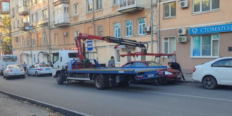 В Саратове на эвакуаторщика завели дело за распыление баллончика в лицо водителю