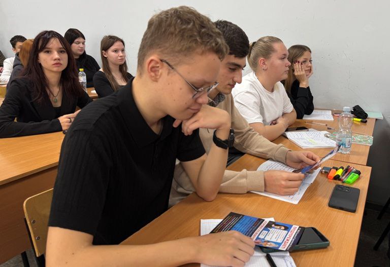 Саратовские полицейские продолжают проводить профилактические встречи с молодежью в рамках #ШколыИнформационнойБезопасности Саратовские полицейские продолжают проводить профилактические встречи с молодежью в рамках #ШколыИнформационнойБезопасности