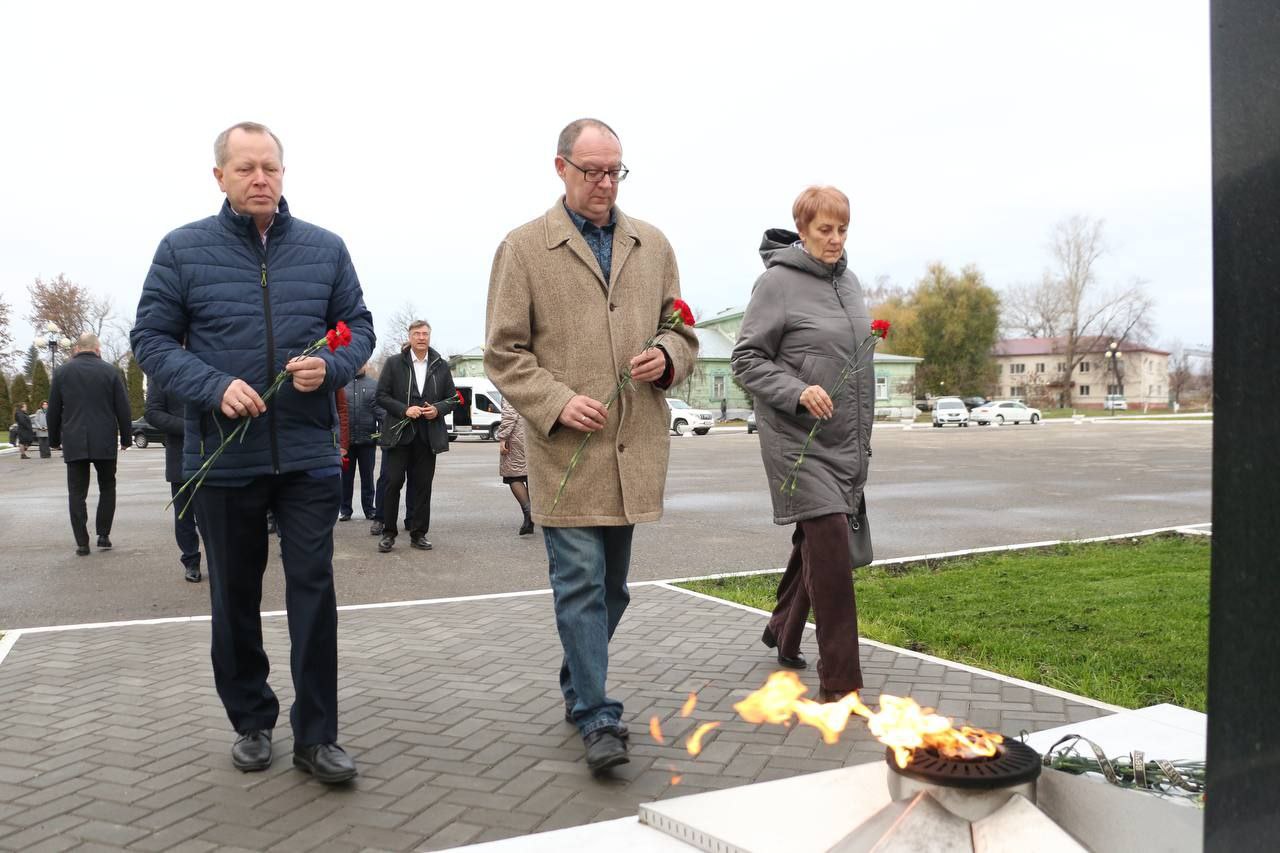 Выездное заседание Совета Саратовской областной Думы проходит сегодня в рабочем поселке Татищево Саратовской области Выездное заседание Совета Саратовской областной Думы проходит сегодня в рабочем поселке Татищево Саратовской области