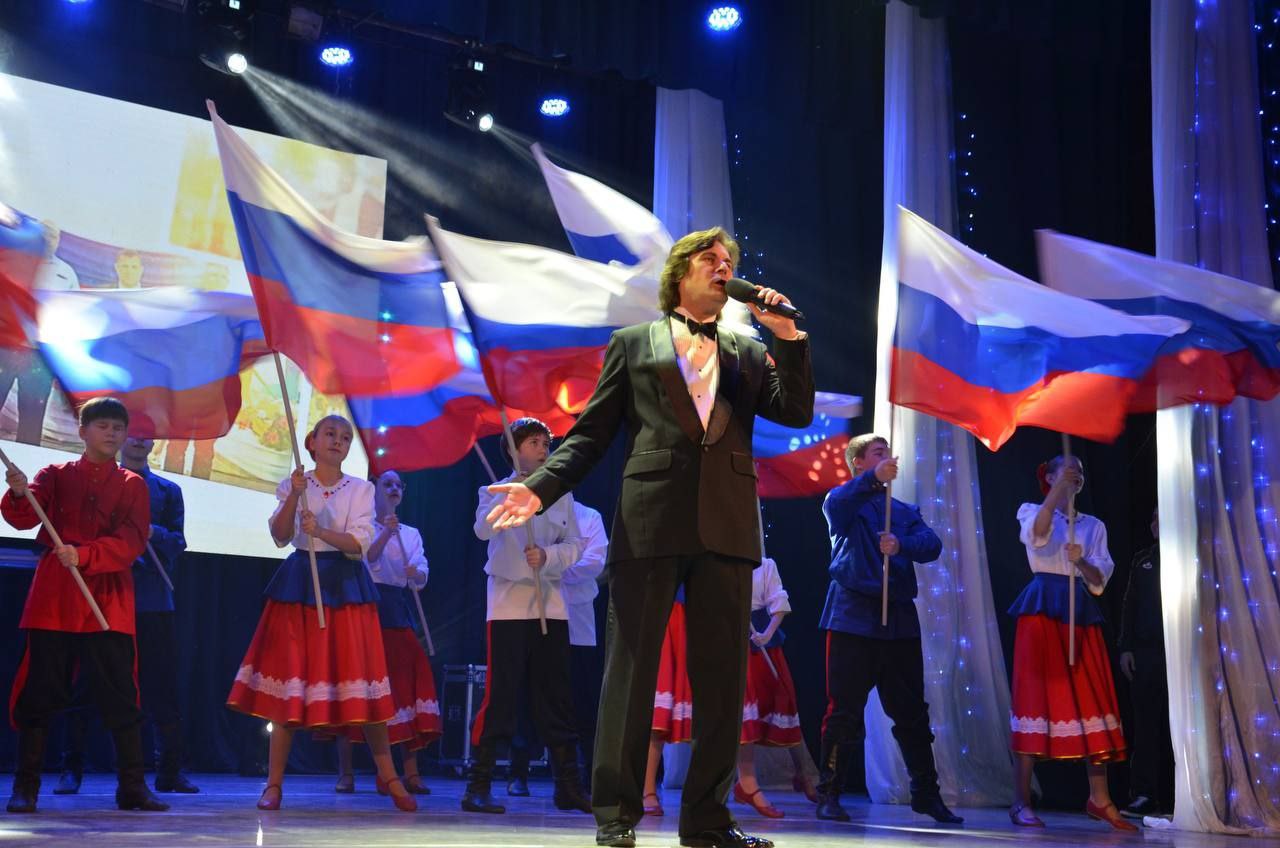 6 ноября Центр народного творчества «Дружба» гостеприимно распахнул свои двери для грандиозного события – торжественной церемонии награждения победителей XV регионального конкурса «Самый лучший папа-2025», организованного... 6 ноября Центр народного творчества «Дружба» гостеприимно распахнул свои двери для грандиозного события – торжественной церемонии награждения победителей XV регионального конкурса «Самый лучший папа-2025», организованного...