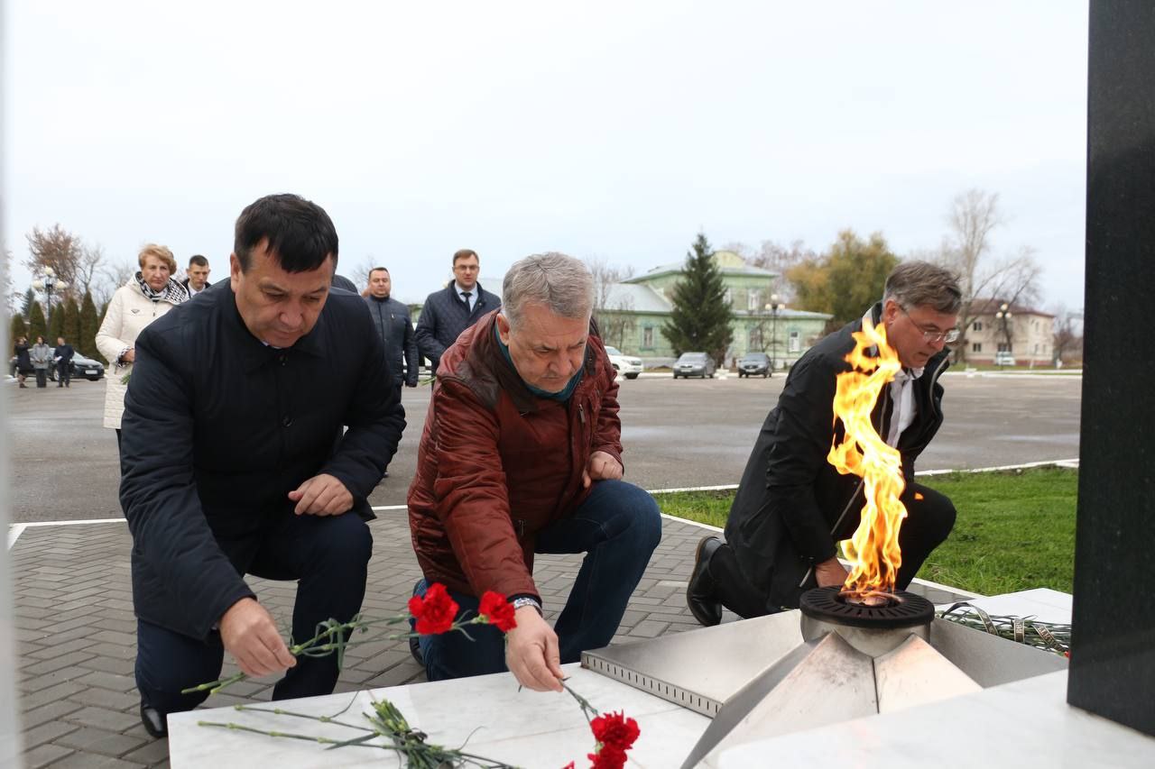Выездное заседание Совета Саратовской областной Думы проходит сегодня в рабочем поселке Татищево Саратовской области Выездное заседание Совета Саратовской областной Думы проходит сегодня в рабочем поселке Татищево Саратовской области
