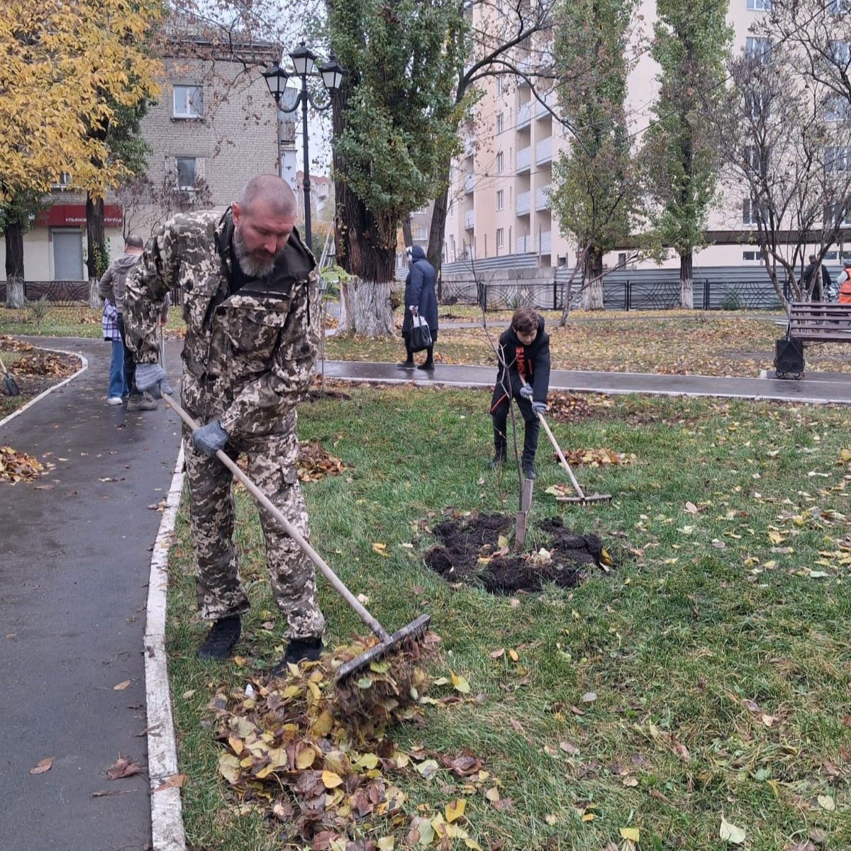 Полицейские и ветераны приняли участие в памятном мероприятии в сквере имени лейтенанта полиции Михаила Гадеева Полицейские и ветераны приняли участие в памятном мероприятии в сквере имени лейтенанта полиции Михаила Гадеева