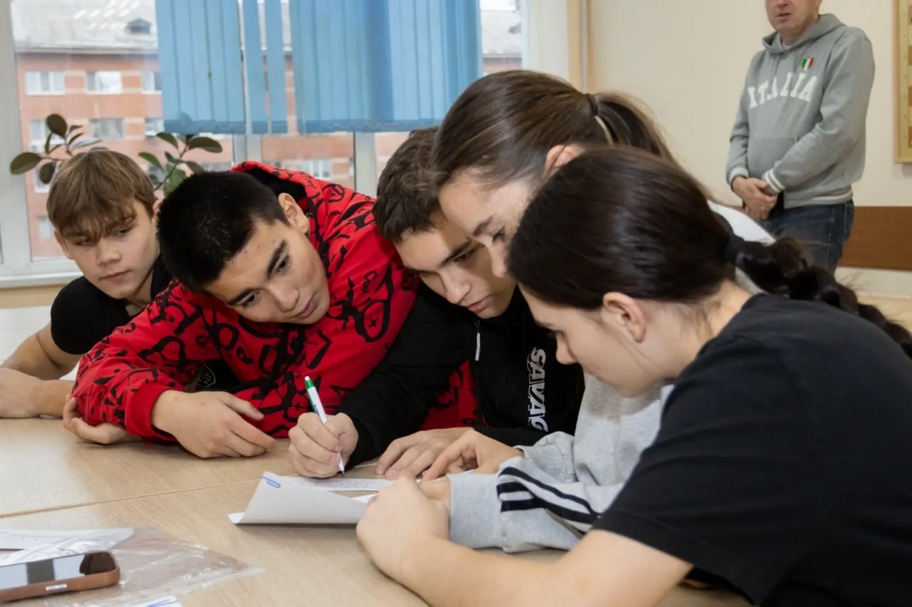 Энгельсские школьники стали участниками военноспортивной игры «Орлёнок» Энгельсские школьники стали участниками военноспортивной игры «Орлёнок»