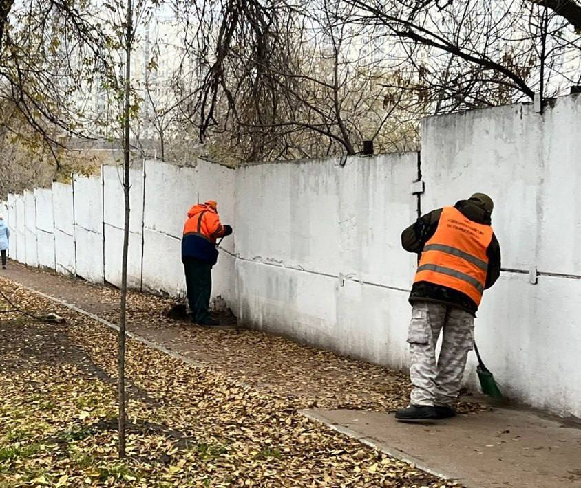 Продолжаются мероприятия по благоустройству города Продолжаются мероприятия по благоустройству города