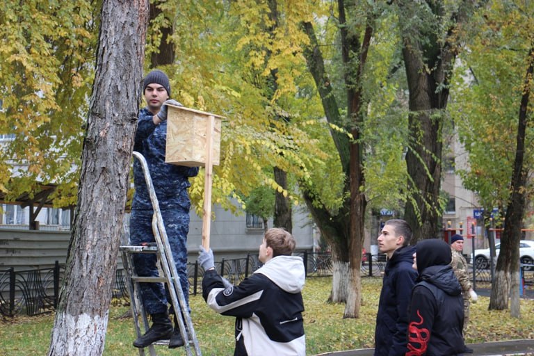 Полицейские и ветераны приняли участие в памятном мероприятии в сквере имени лейтенанта полиции Михаила Гадеева Полицейские и ветераны приняли участие в памятном мероприятии в сквере имени лейтенанта полиции Михаила Гадеева