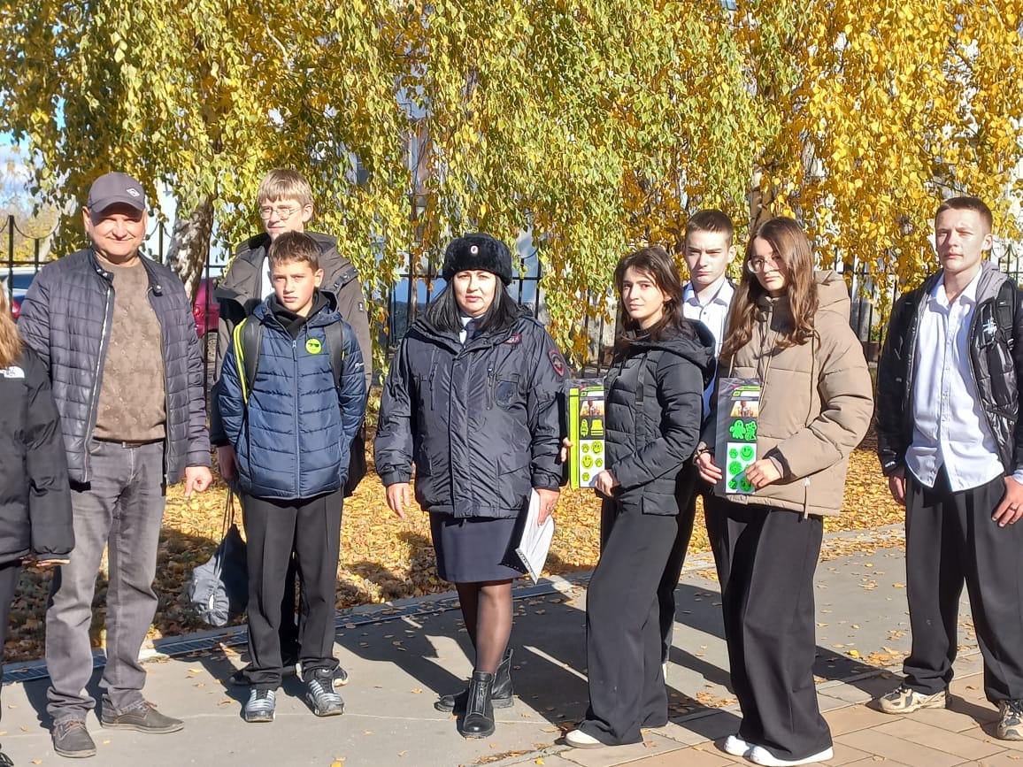 Сотрудники Госавтоинспекции в Ершове провели акцию «Засветись на дороге» Сотрудники Госавтоинспекции в Ершове провели акцию «Засветись на дороге»