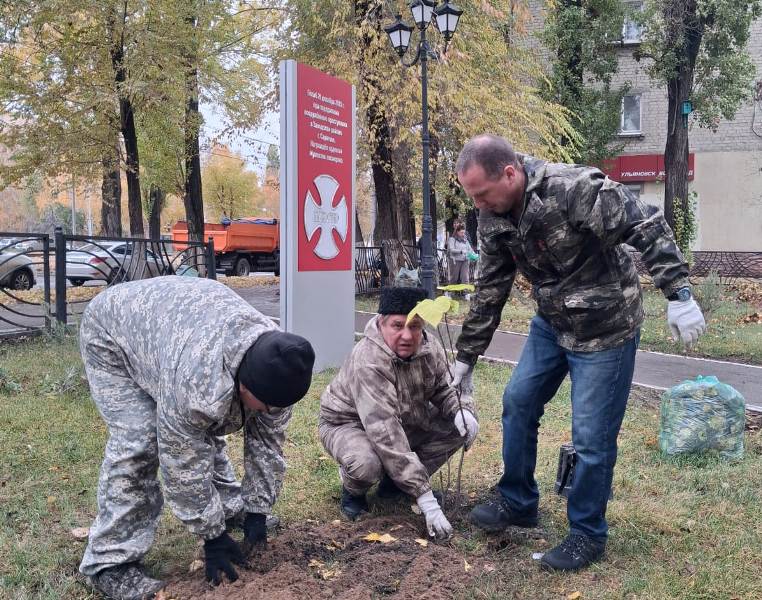 Полицейские и ветераны приняли участие в памятном мероприятии в сквере имени лейтенанта полиции Михаила Гадеева Полицейские и ветераны приняли участие в памятном мероприятии в сквере имени лейтенанта полиции Михаила Гадеева