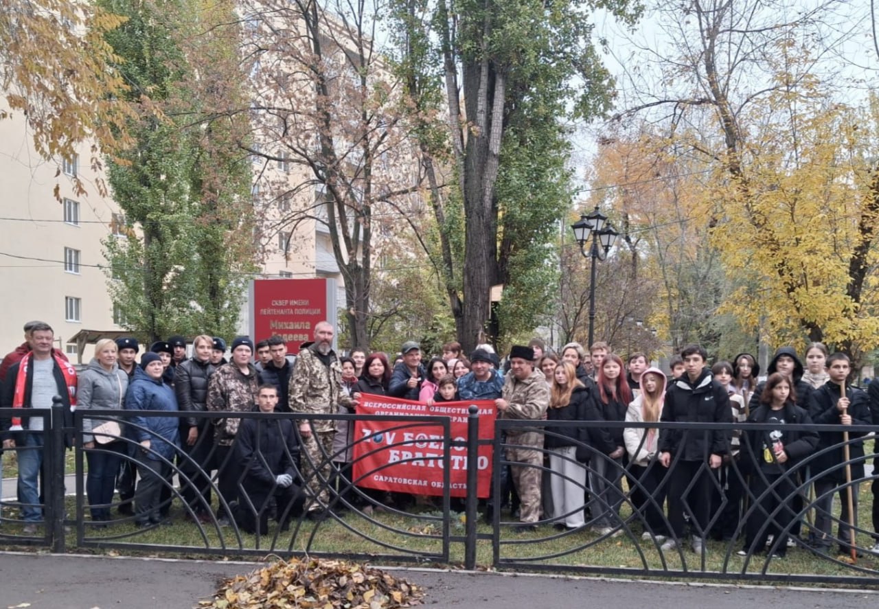 Полицейские и ветераны приняли участие в памятном мероприятии в сквере имени лейтенанта полиции Михаила Гадеева