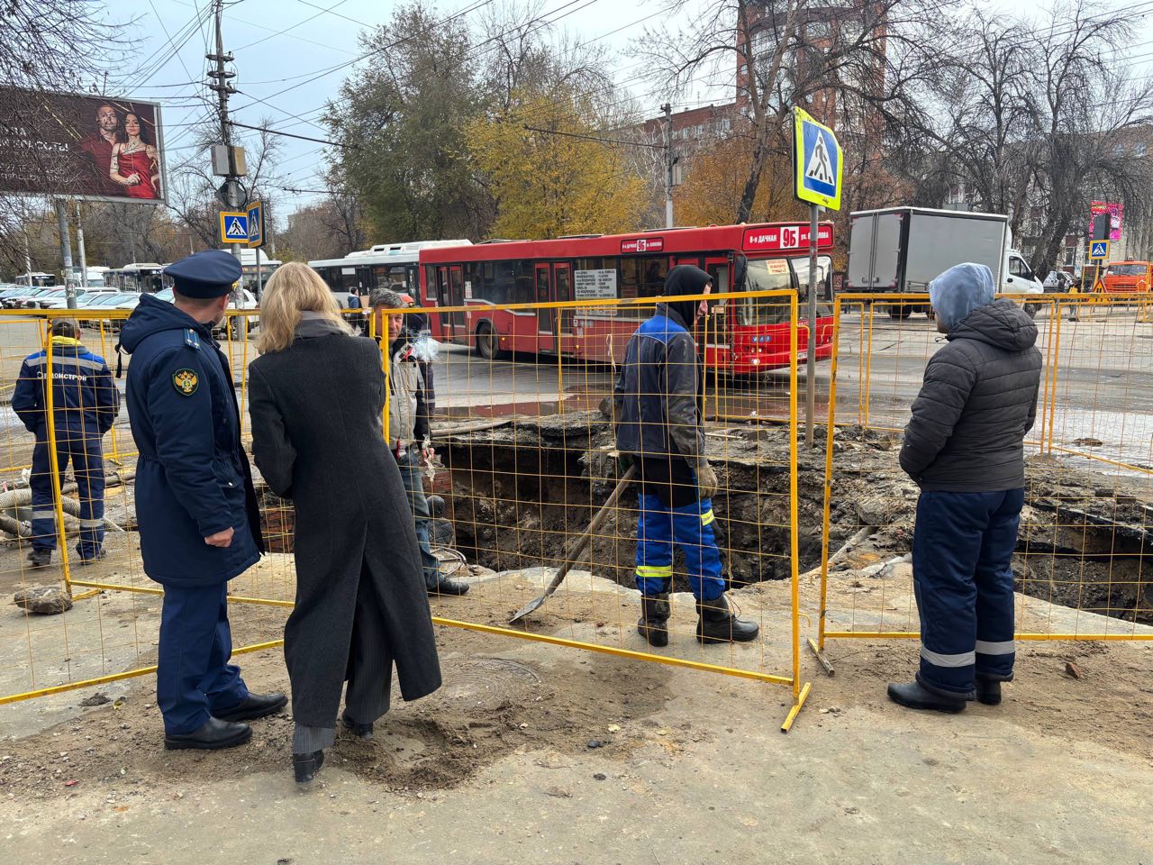 Прокуратура Кировского района Саратова проинспектировала выполнение капитального ремонта сетей водоснабжения, проводимых в рамках реализации национального проекта «Инфраструктура для жизни»