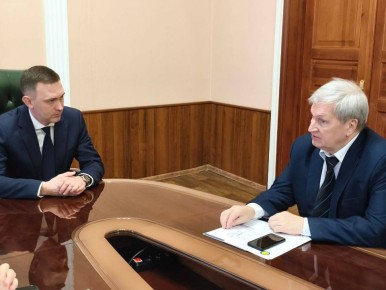 Вместе с главой муниципального образования «Город Энгельс» Юлией Таушанковой встретились с руководителем информационного агентства «Местное самоуправление» Игорем Мещеряковым