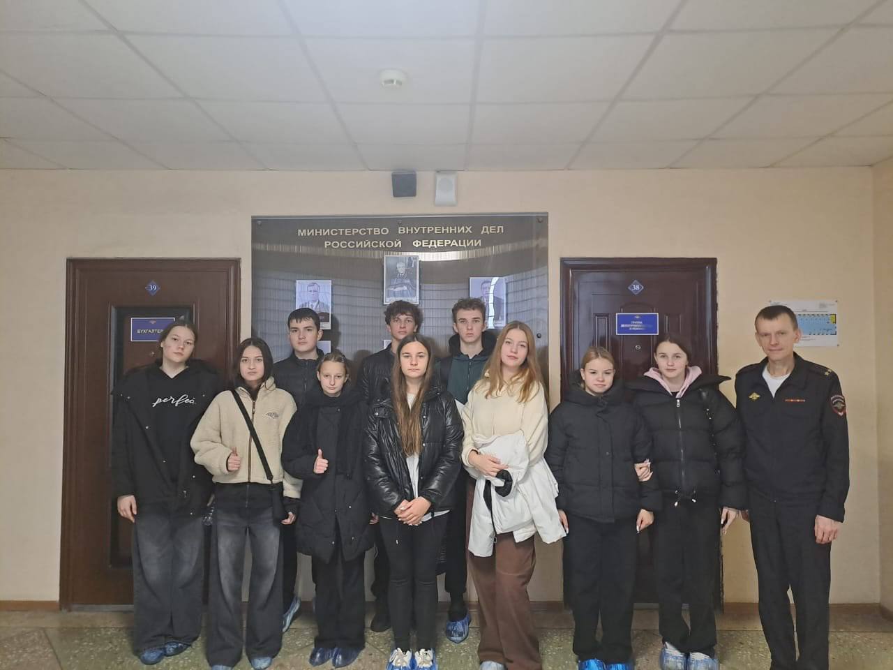 На экскурсии в отделе МВД России по Петровскому району побывали ученики из средней общеобразовательной школы № 1 На экскурсии в отделе МВД России по Петровскому району побывали ученики из средней общеобразовательной школы № 1