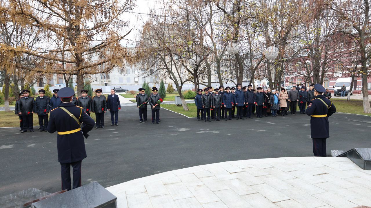 В Саратовской области почтили память сотрудников органов внутренних дел, погибших при выполнении служебных обязанностей В Саратовской области почтили память сотрудников органов внутренних дел, погибших при выполнении служебных обязанностей