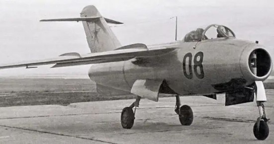 8 ноября 1947 года на Саратовском авиазаводе начато освоение серийного производства реактивных истребителей Ла-15