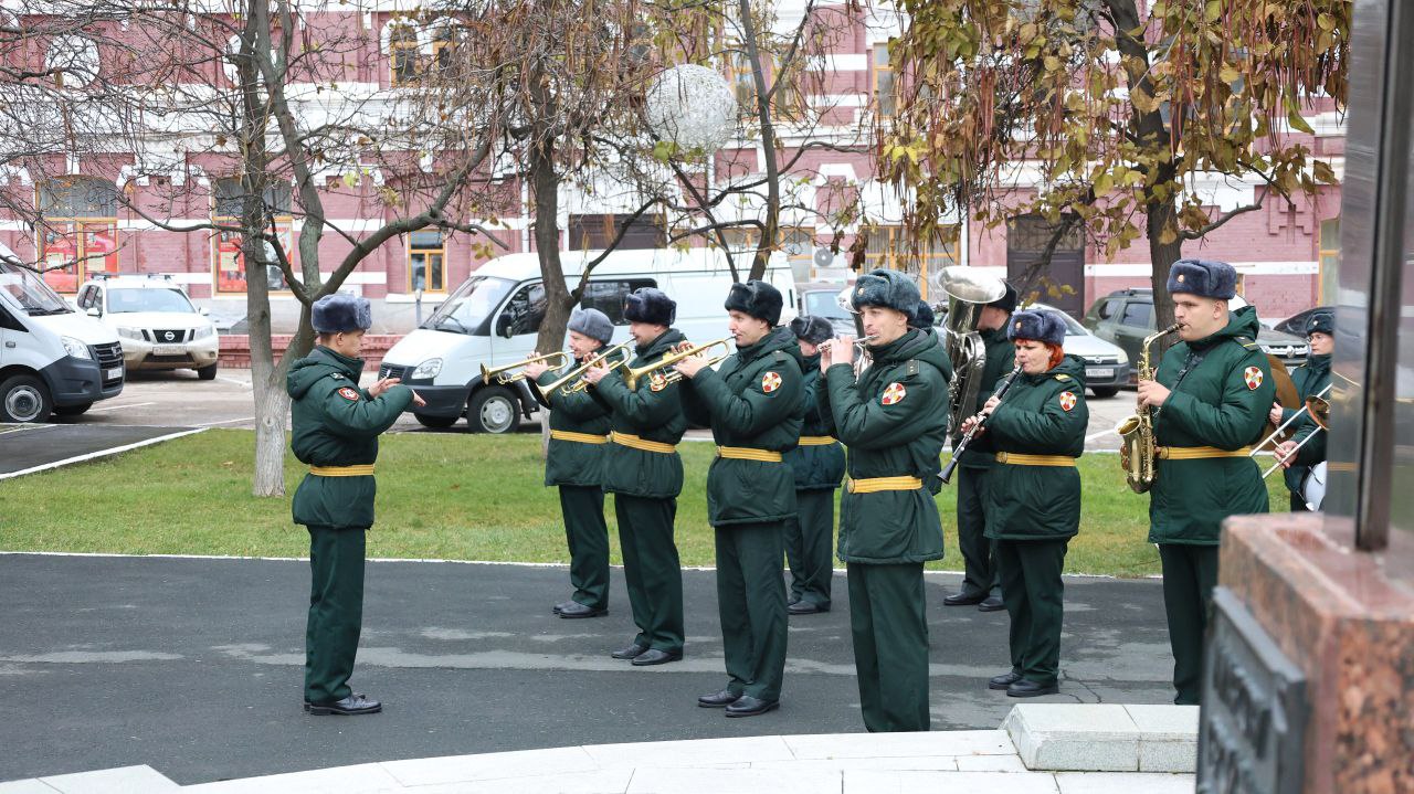 В Саратовской области почтили память сотрудников органов внутренних дел, погибших при выполнении служебных обязанностей В Саратовской области почтили память сотрудников органов внутренних дел, погибших при выполнении служебных обязанностей