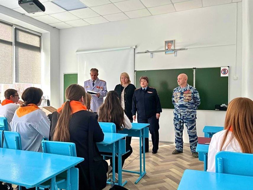 Ветераны органов внутренних дел и общественники рассказали лицеистам о подвиге земляка – сотрудника Марксовского ГОВД Николая Короткова Ветераны органов внутренних дел и общественники рассказали лицеистам о подвиге земляка – сотрудника Марксовского ГОВД Николая Короткова